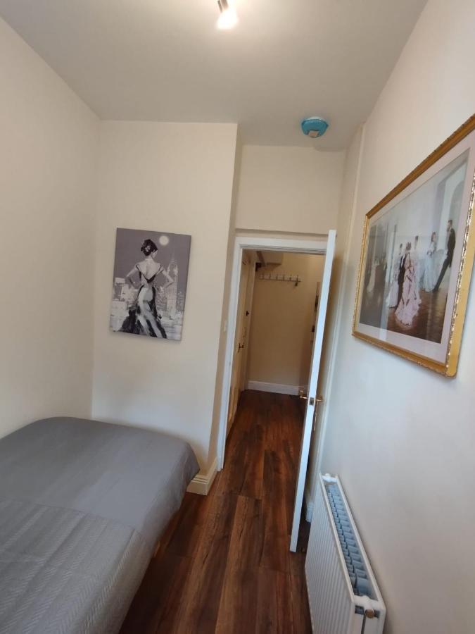 Appartement 2 Bedrooms Flat Central Edinburgh, Sleeps 6, In The Shadow Of Holyrood Park And Arthur's Seat With Free Parking, Two Bed Edinburgh