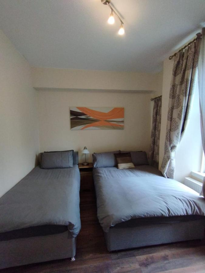 Appartement 2 Bedrooms Flat Central Edinburgh, Sleeps 6, In The Shadow Of Holyrood Park And Arthur's Seat With Free Parking, Two Bed Edinburgh
