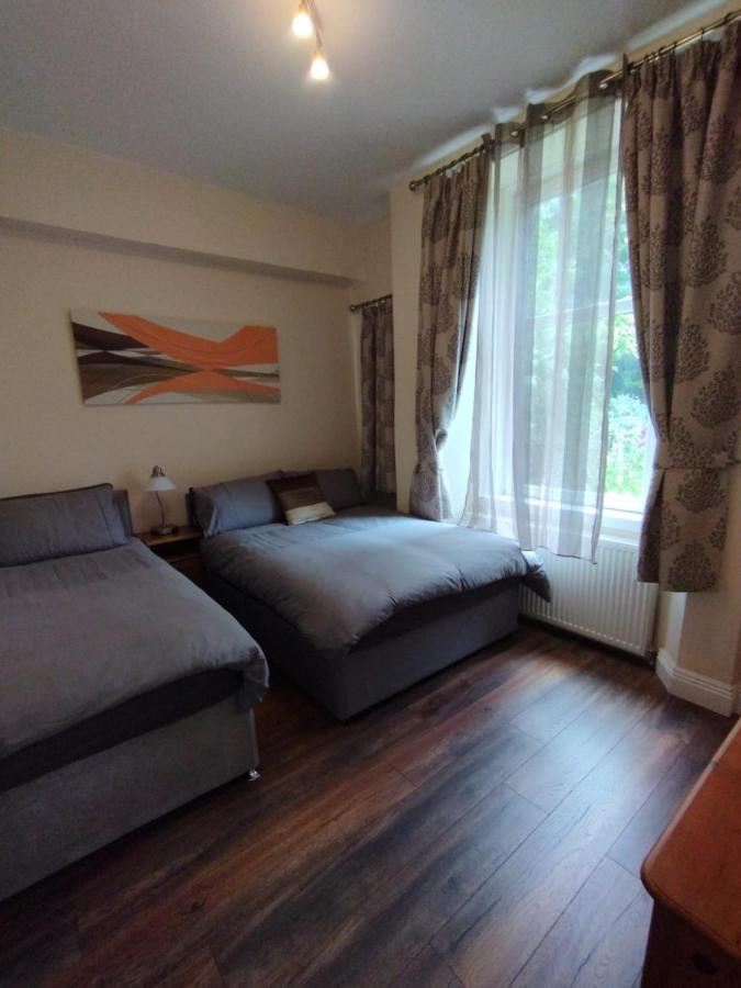 2 Bedrooms Flat Central Edinburgh, Sleeps 6, In The Shadow Of Holyrood Park And Arthur's Seat With Free Parking, Two Bed * Edinburgh