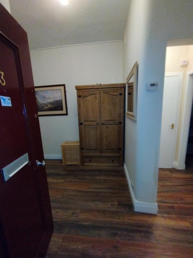 Appartement 2 Bedrooms Flat Central Edinburgh, Sleeps 6, In The Shadow Of Holyrood Park And Arthur's Seat With Free Parking, Two Bed Edinburgh